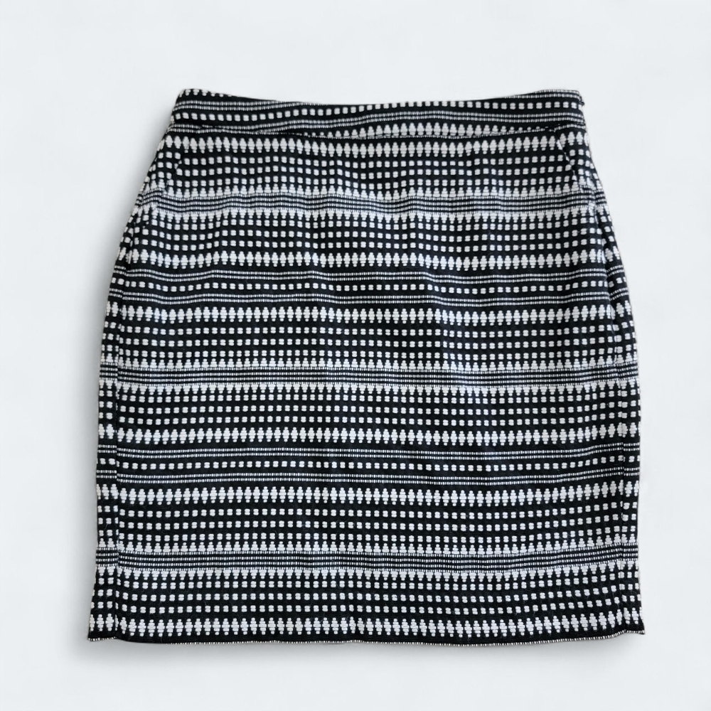 Banana Republic Black and White Patterned Pencil Skirt With Pockets Size 0